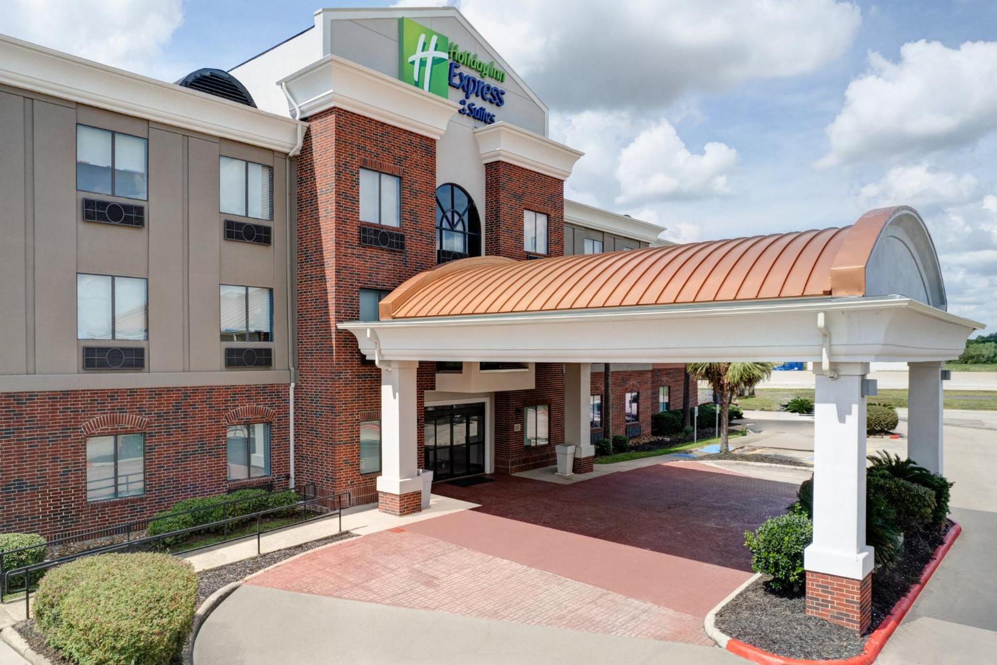 Holiday Inn Express Hotel & Suites Winnie By Ihg Exterior photo
